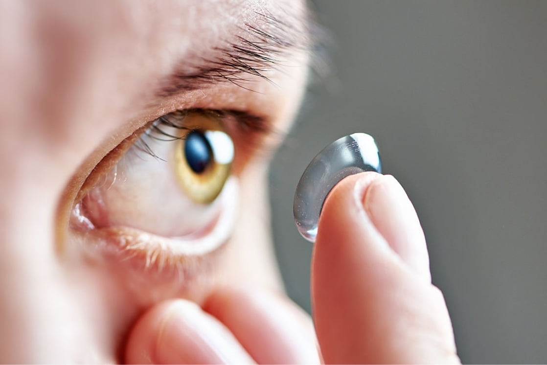 How To Put Contact Lenses On - A Mini Guide